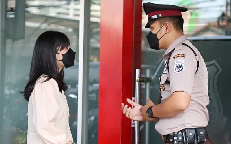 Sikap Satpam ketika ada tamu