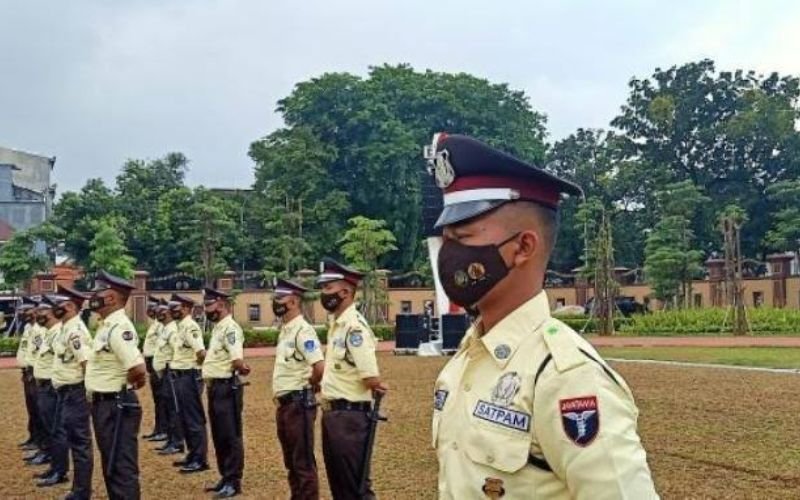 Tips Bertugas Jadi Satpam di Lapangan di Musim Kemarau